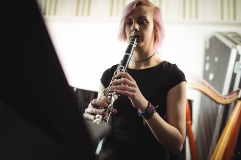 woman-playing-clarinet-music-school(1)